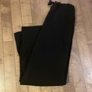 Lululemon super wide leg jogger.  Side pockets.